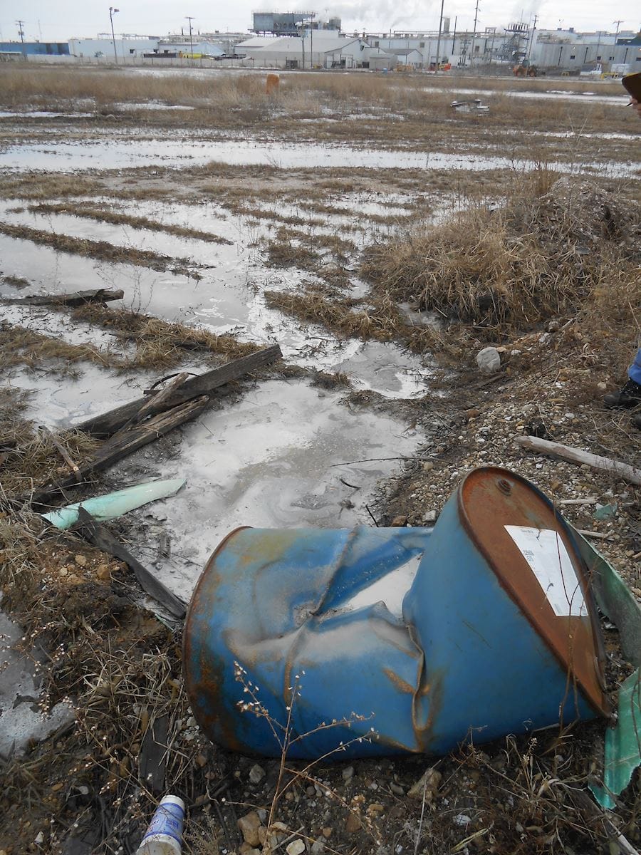 P_ Leaking drum and plume, center of prop, looking SE